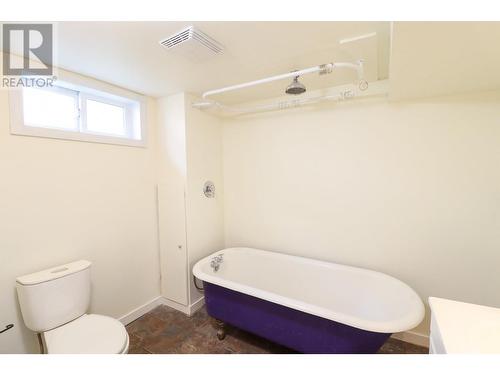 325 Nelson Avenue, Penticton, BC - Indoor Photo Showing Bathroom