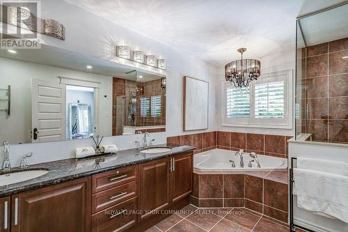 30 Carriage House Court, Richmond Hill, ON - Indoor Photo Showing Bathroom