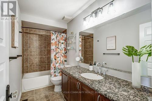 30 Carriage House Court, Richmond Hill, ON - Indoor Photo Showing Bathroom