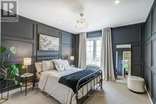 30 Carriage House Court, Richmond Hill, ON - Indoor Photo Showing Bedroom