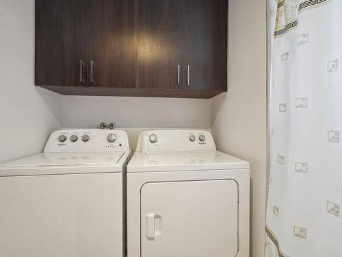 Bathroom - 6 Rue St-Charles, Montréal (L'Île-Bizard/Sainte-Geneviève), QC - Indoor Photo Showing Laundry Room