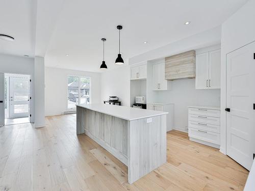 Kitchen - 17 Rue Victor, Saint-Hippolyte, QC - Indoor Photo Showing Kitchen