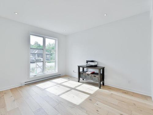 Living room - 17 Rue Victor, Saint-Hippolyte, QC - Indoor Photo Showing Other Room