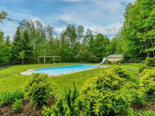 Piscine - 6 Rue Baldini, Stoke, QC - Outdoor With In Ground Pool With Backyard