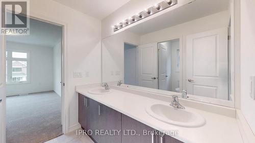 22 Sassafras Road, Springwater (Midhurst), ON - Indoor Photo Showing Bathroom