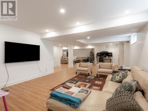 1497 Indian Grove, Mississauga, ON - Indoor Photo Showing Living Room
