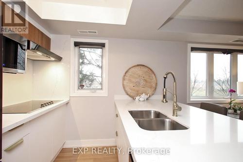 110 - 111 Bristol Road E, Mississauga (Hurontario), ON - Indoor Photo Showing Kitchen With Double Sink