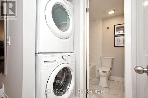 110 - 111 Bristol Road E, Mississauga (Hurontario), ON - Indoor Photo Showing Laundry Room