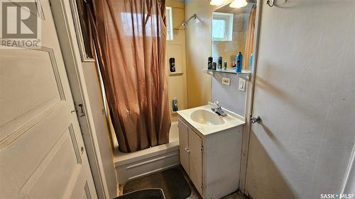 183 Burgee Street, Pennant, SK - Indoor Photo Showing Bathroom