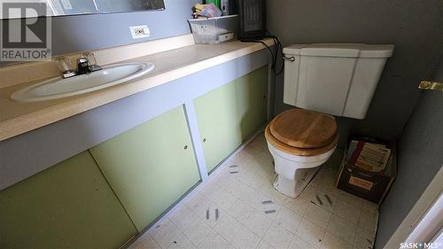 183 Burgee Street, Pennant, SK - Indoor Photo Showing Bathroom