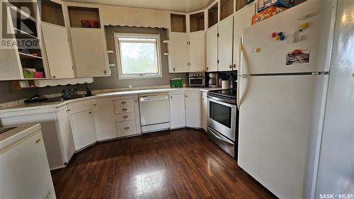 183 Burgee Street, Pennant, SK - Indoor Photo Showing Kitchen