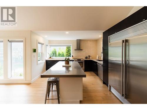 834  3A Highway, Nelson, BC - Indoor Photo Showing Kitchen