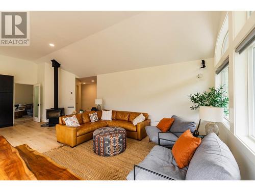 834  3A Highway, Nelson, BC - Indoor Photo Showing Living Room