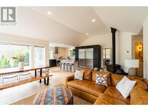 834  3A Highway, Nelson, BC - Indoor Photo Showing Living Room