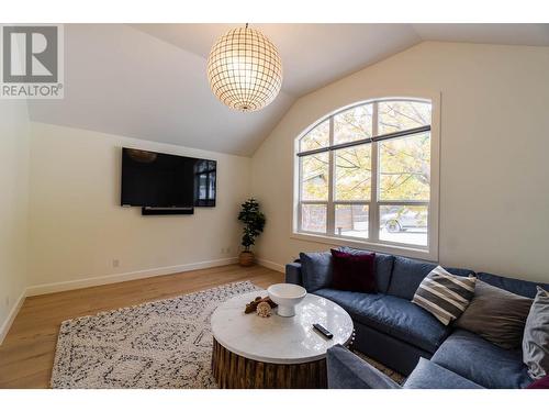 834  3A Highway, Nelson, BC - Indoor Photo Showing Living Room