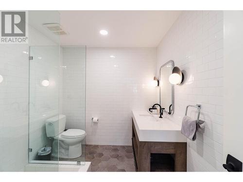 834  3A Highway, Nelson, BC - Indoor Photo Showing Bathroom