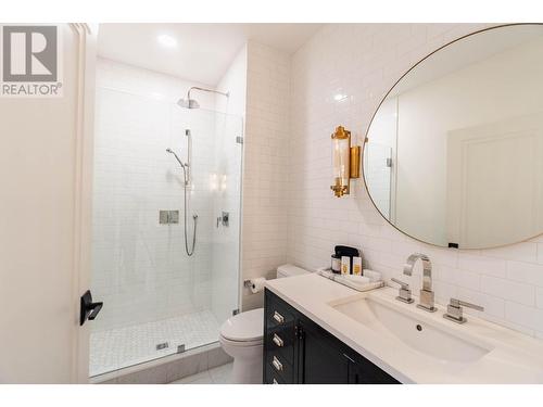 834  3A Highway, Nelson, BC - Indoor Photo Showing Bathroom