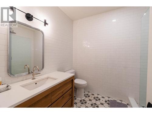 834  3A Highway, Nelson, BC - Indoor Photo Showing Bathroom