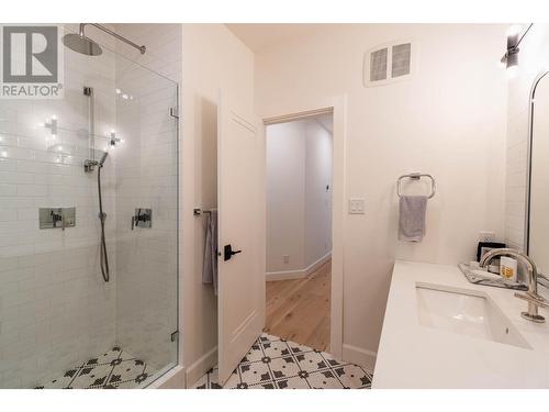 834  3A Highway, Nelson, BC - Indoor Photo Showing Bathroom