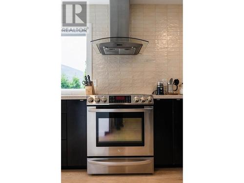 834  3A Highway, Nelson, BC - Indoor Photo Showing Kitchen