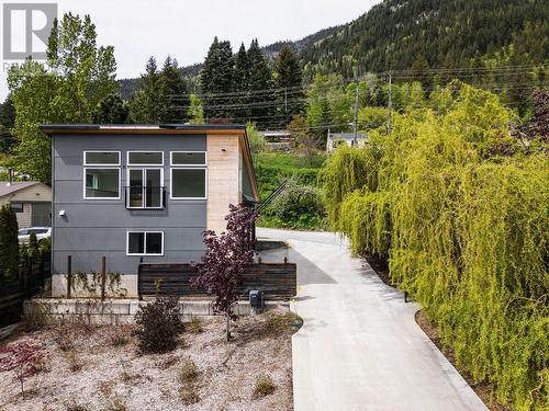 834  3A Highway, Nelson, BC - Outdoor