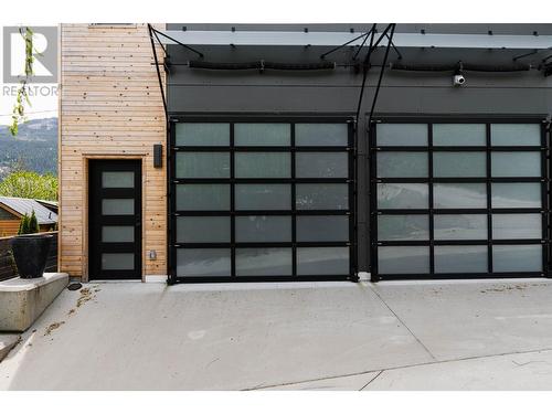 834  3A Highway, Nelson, BC - Indoor Photo Showing Garage