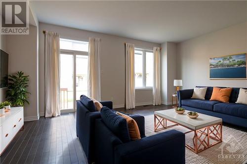 1022 Kijik Crescent, Ottawa, ON - Indoor Photo Showing Living Room