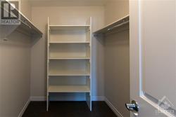 walk-in closet - 