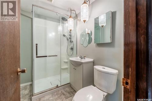 777 Hochelaga Street E, Moose Jaw, SK - Indoor Photo Showing Bathroom