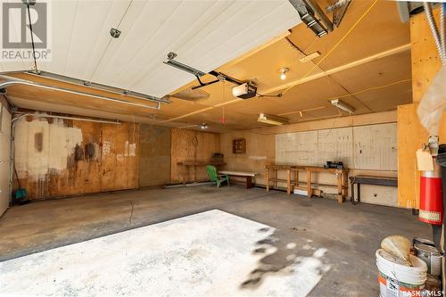 777 Hochelaga Street E, Moose Jaw, SK - Indoor Photo Showing Garage