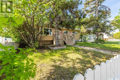 777 Hochelaga Street E, Moose Jaw, SK - Outdoor