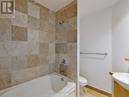 3508 - 208 Queens Quay W, Toronto, ON - Indoor Photo Showing Bathroom