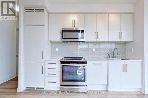 1111 - 5180 Yonge Street, Toronto, ON - Indoor Photo Showing Kitchen