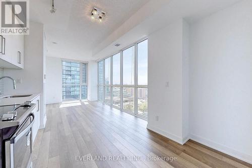 1111 - 5180 Yonge Street, Toronto, ON - Indoor Photo Showing Kitchen