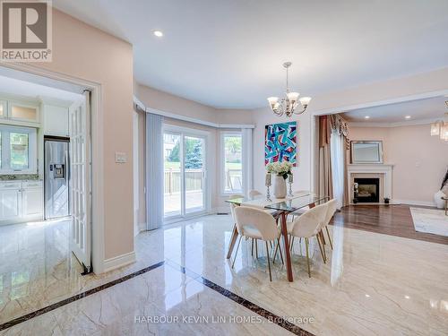 45 Henricks Crescent, Richmond Hill, ON - Indoor Photo Showing Kitchen With Double Sink With Upgraded Kitchen