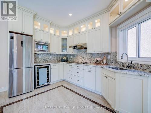 45 Henricks Crescent, Richmond Hill, ON - Indoor Photo Showing Kitchen