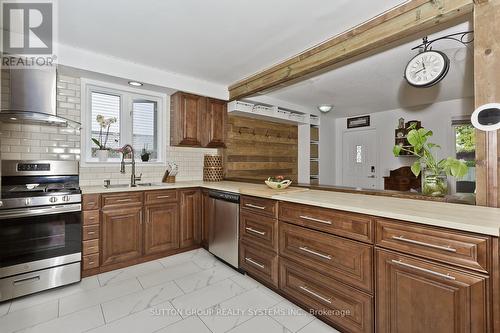 437 Daralea Heights, Mississauga, ON - Indoor Photo Showing Kitchen With Double Sink