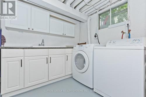 437 Daralea Heights, Mississauga, ON - Indoor Photo Showing Laundry Room