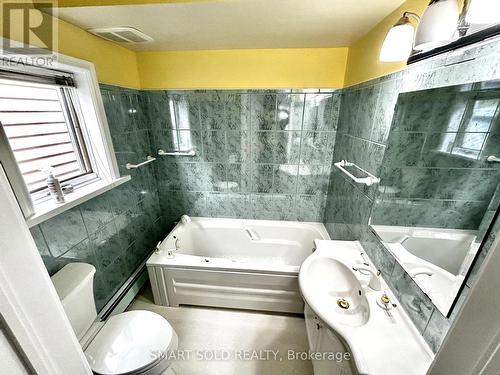 7 East 23Rd Street, Hamilton, ON - Indoor Photo Showing Bathroom