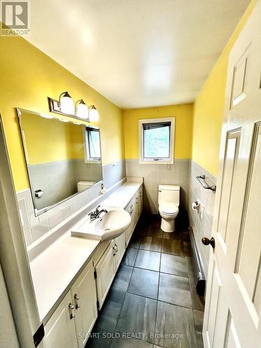 7 East 23Rd Street, Hamilton, ON - Indoor Photo Showing Bathroom