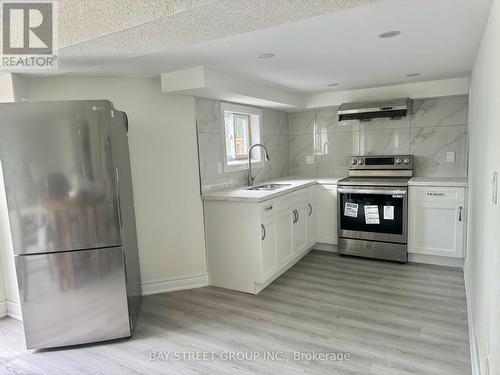 8 Queensgate Court, Markham, ON - Indoor Photo Showing Kitchen