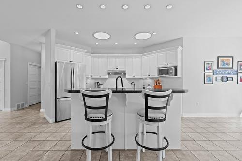 9-6500 15 Avenue, Salmon Arm, BC - Indoor Photo Showing Kitchen