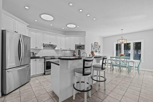 9-6500 15 Avenue, Salmon Arm, BC - Indoor Photo Showing Kitchen With Upgraded Kitchen