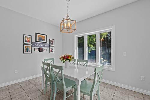 9-6500 15 Avenue, Salmon Arm, BC - Indoor Photo Showing Dining Room