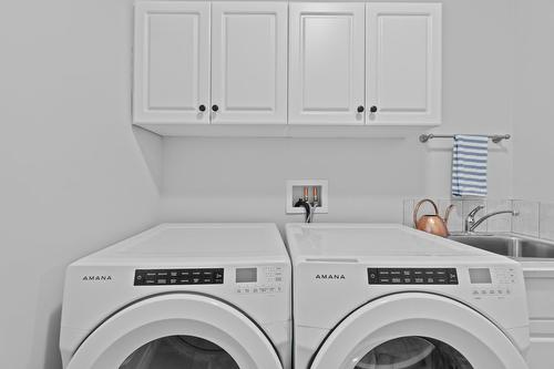 9-6500 15 Avenue, Salmon Arm, BC - Indoor Photo Showing Laundry Room