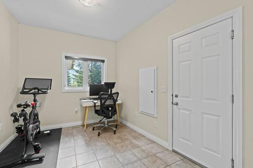 9-6500 15 Avenue, Salmon Arm, BC - Indoor Photo Showing Gym Room