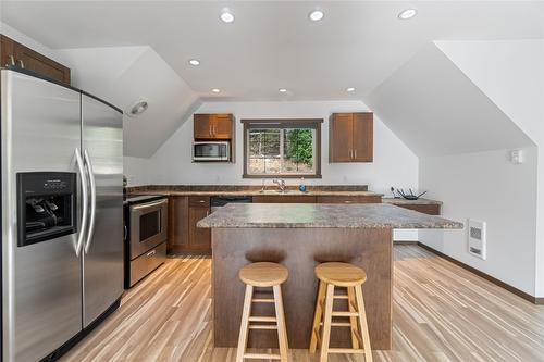 9-6500 15 Avenue, Salmon Arm, BC - Indoor Photo Showing Kitchen