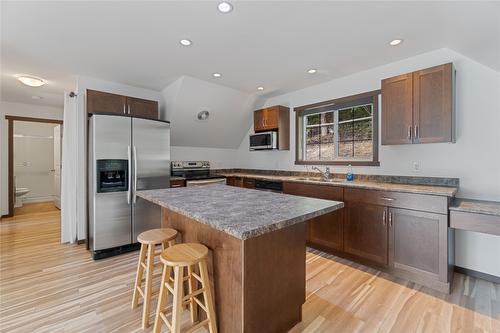 9-6500 15 Avenue, Salmon Arm, BC - Indoor Photo Showing Kitchen