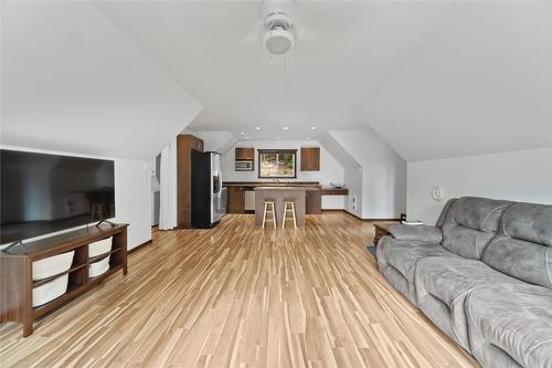 9-6500 15 Avenue, Salmon Arm, BC - Indoor Photo Showing Living Room