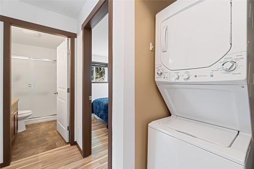 9-6500 15 Avenue, Salmon Arm, BC - Indoor Photo Showing Laundry Room